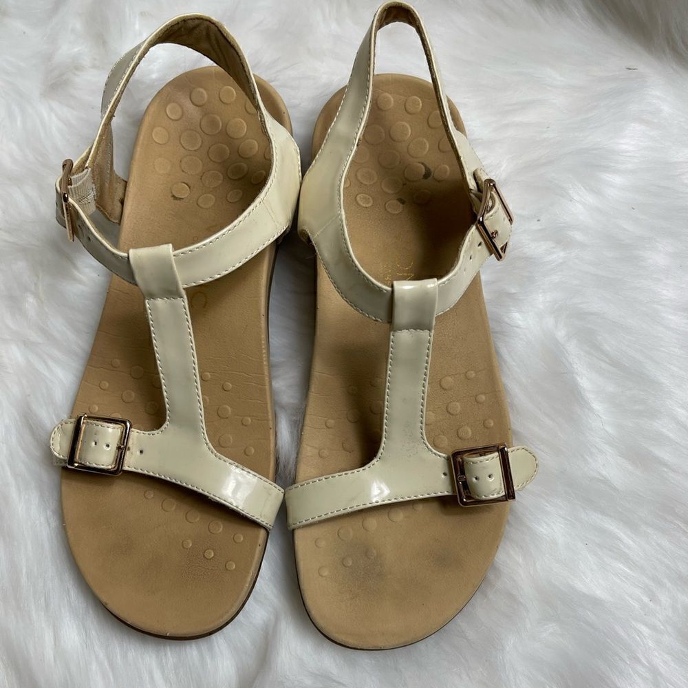 Vionic beige patent leather T strap sandals with rose gold tone buckles …